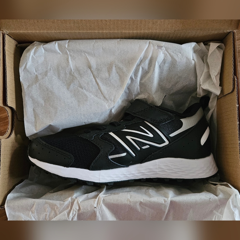NIB New Balance Kid Black and White Sneakers 13.5 wide - Picture 3 of 5